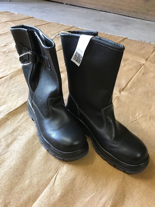 Продам мужские спецсапоги