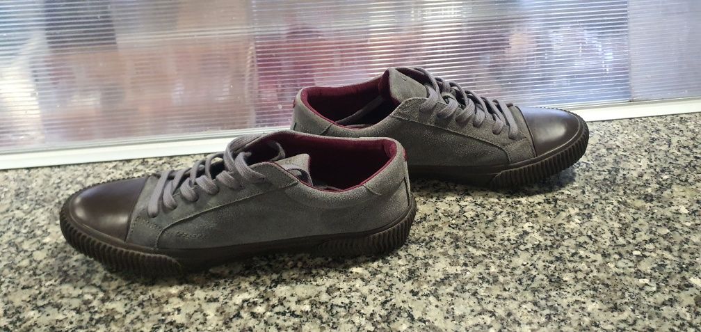 Маратонки: GUESS: 43номер