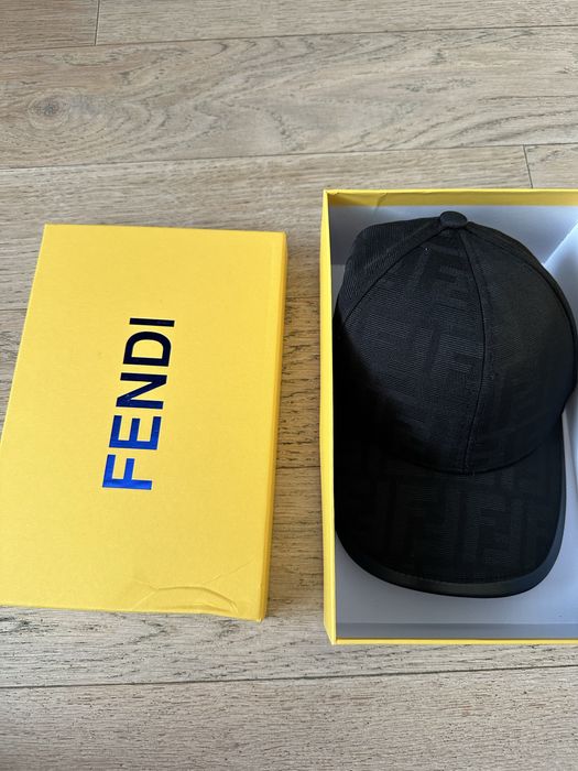 Чисто нови шапки на Fendi 2 принта
