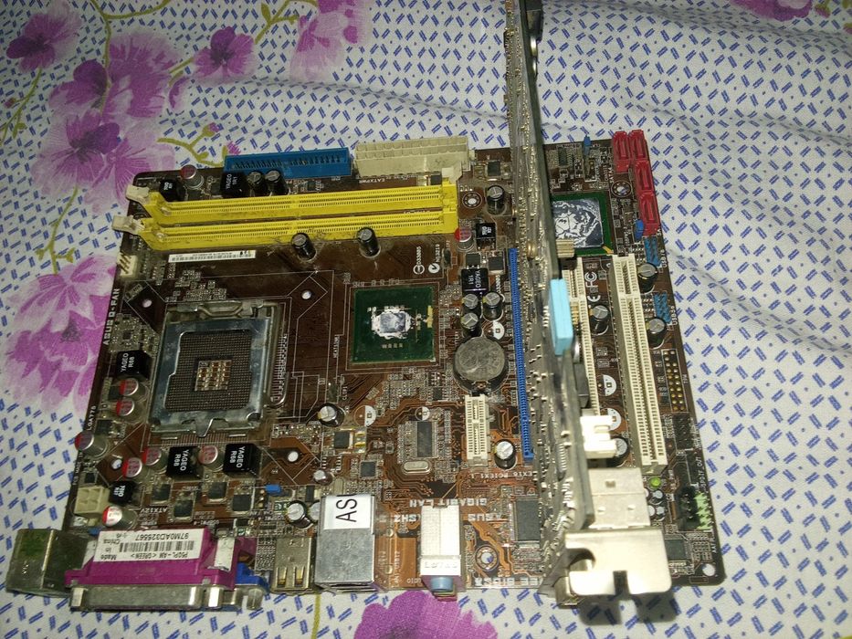 Материнская плата Gigabyte