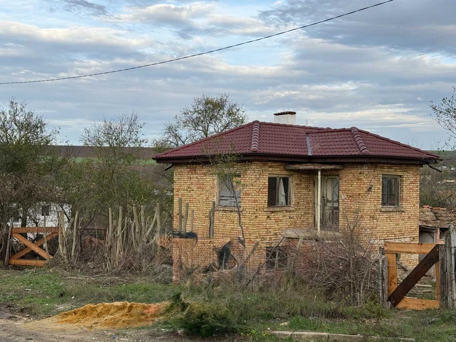 Продава се къща село Войводино общ Вълчи дол