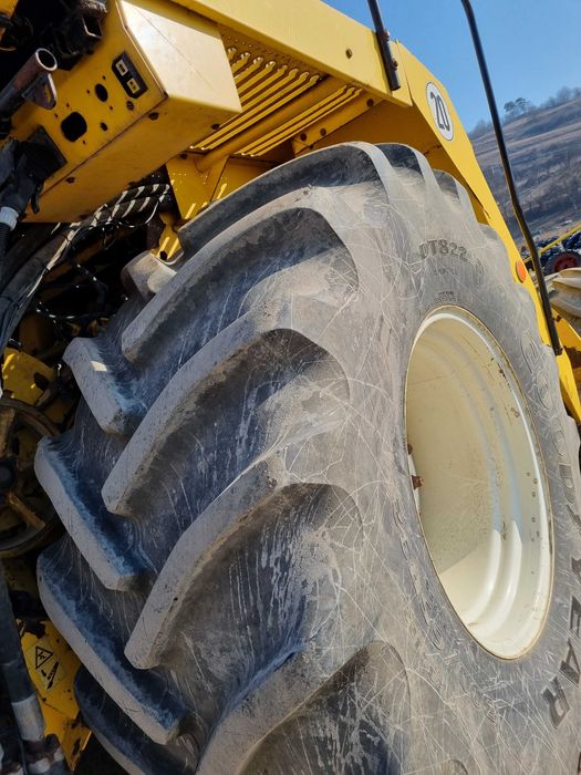 Combina New Holland FX50 complet echipată pentru siloz și porumb
