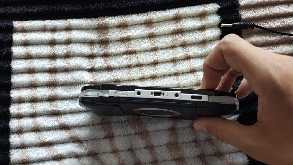 Vând psp 1004 modat cu card 32 gb