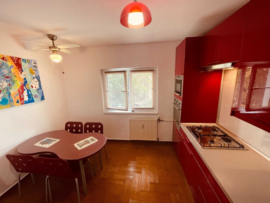 Proprietar inchiriez Apartament 2 camere zona Casa de Pensii, parcare