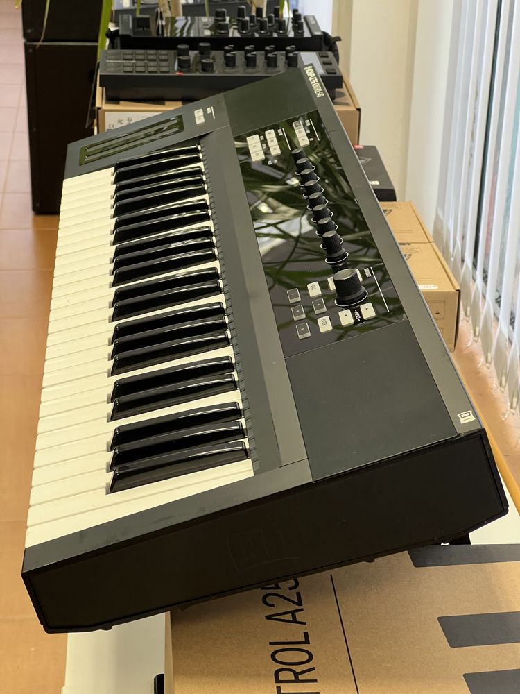 Миди клавиатура Native Instruments KOMPLETE KONTROL S49