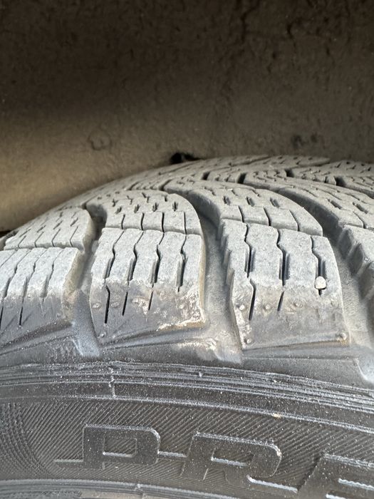 Продам зимнюю резину липучка.  Пробег 100 км