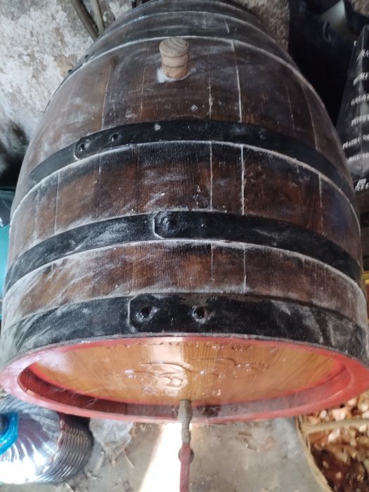 De vanzare 2 butoaie