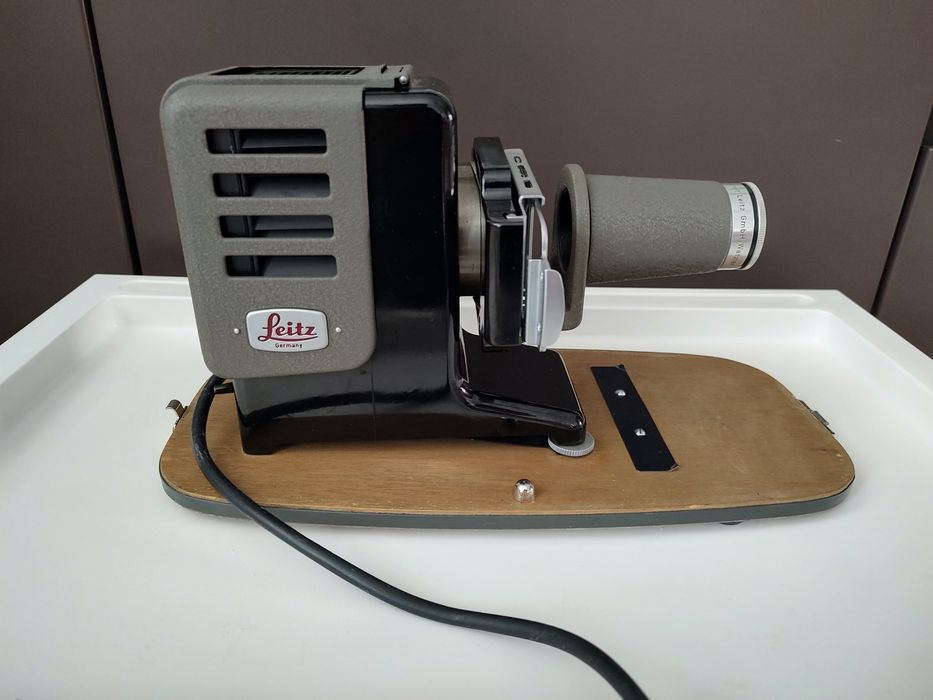 Proiector diapozitive Leitz, anii '60
