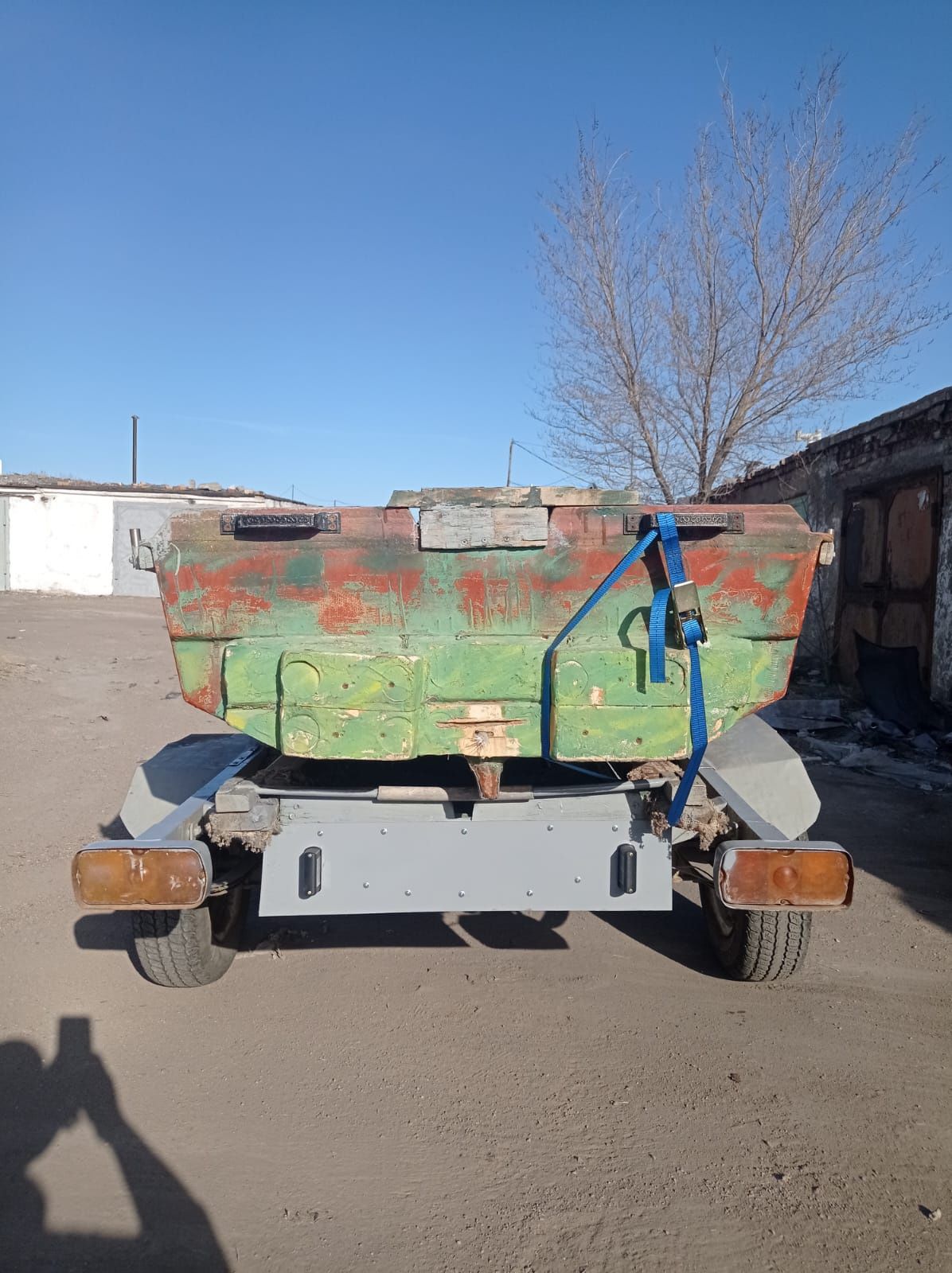 Прицеп с лодкой.
