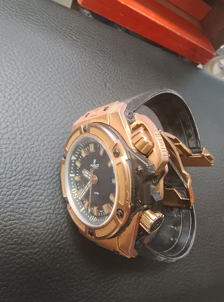 hublot 4000m diver automatic
