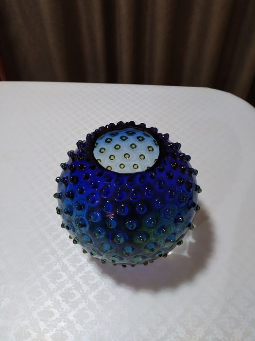 Продаю очень красивую вазу советских времён