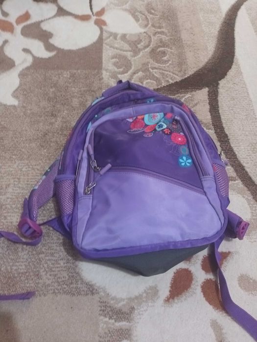 Ghiozdan fetite aproape nou