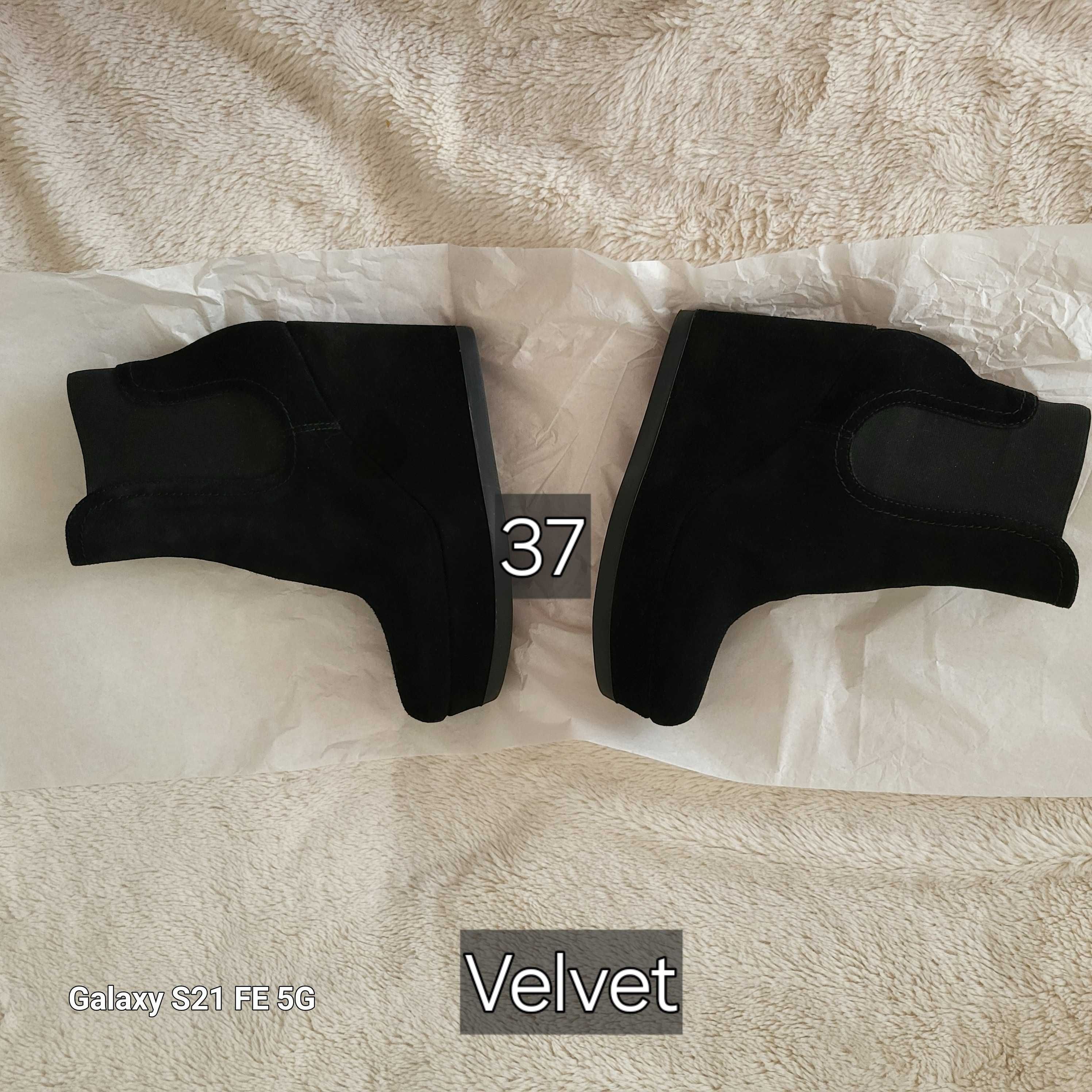 Christelen B., , Velvet 37, Velur