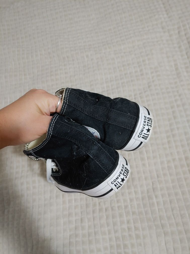 Кецове Converse.