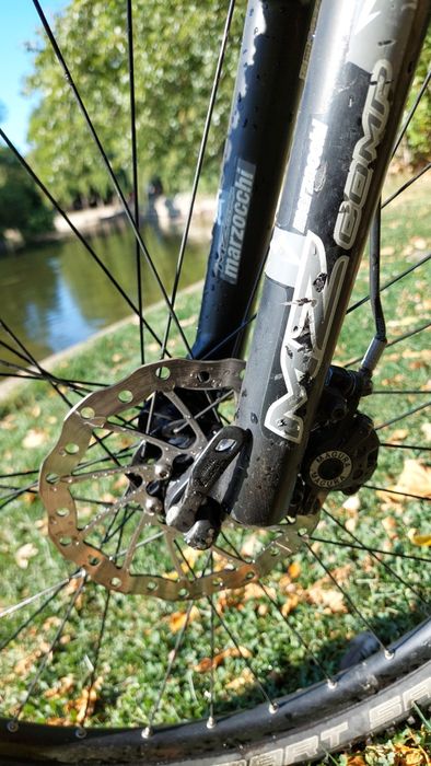 Bicicleta MTB  Scott, schimbătoare și frâne  Shimano