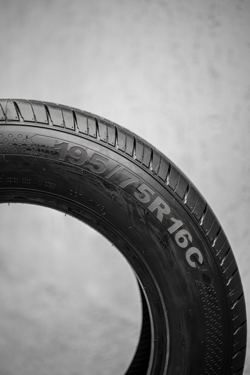 THREE-A 195/75R16C EFFITRAC 107/105R