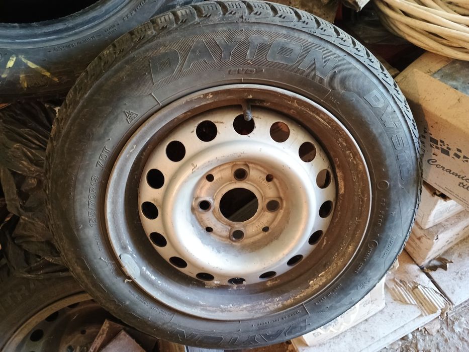 Продавам 2 бр. зимни и 2 бр. летни гуми