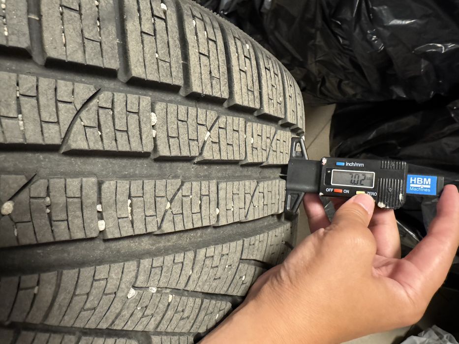 Jante / roti Audi RS4 / RS5 B9 A4 A5 anvelope 235 40 19 iarna Pirelli