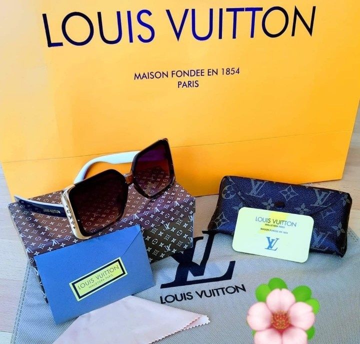 Ochelari de soare Louis Vuitton/Italia,toc,cutie,lavetica
