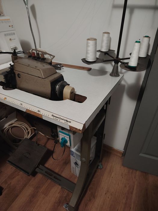 Mașina de surfilat și incheiat Giovanni Conti Nipoti