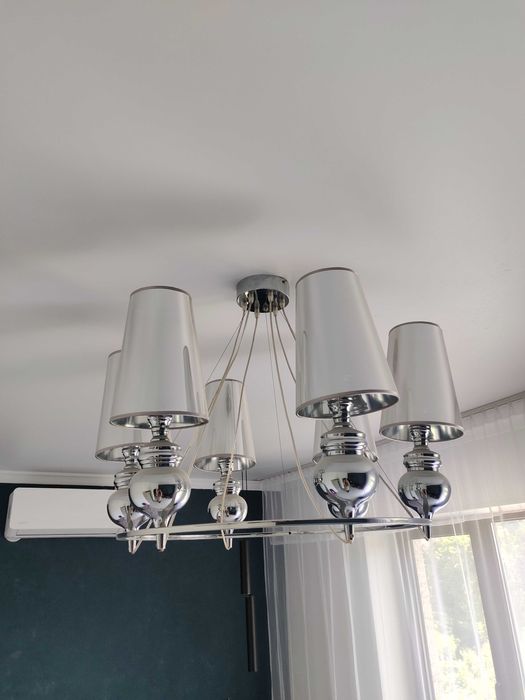 Люстра с двумя бра