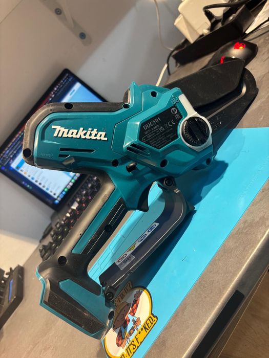 Fierăstrău cu lanț Makita DUC101