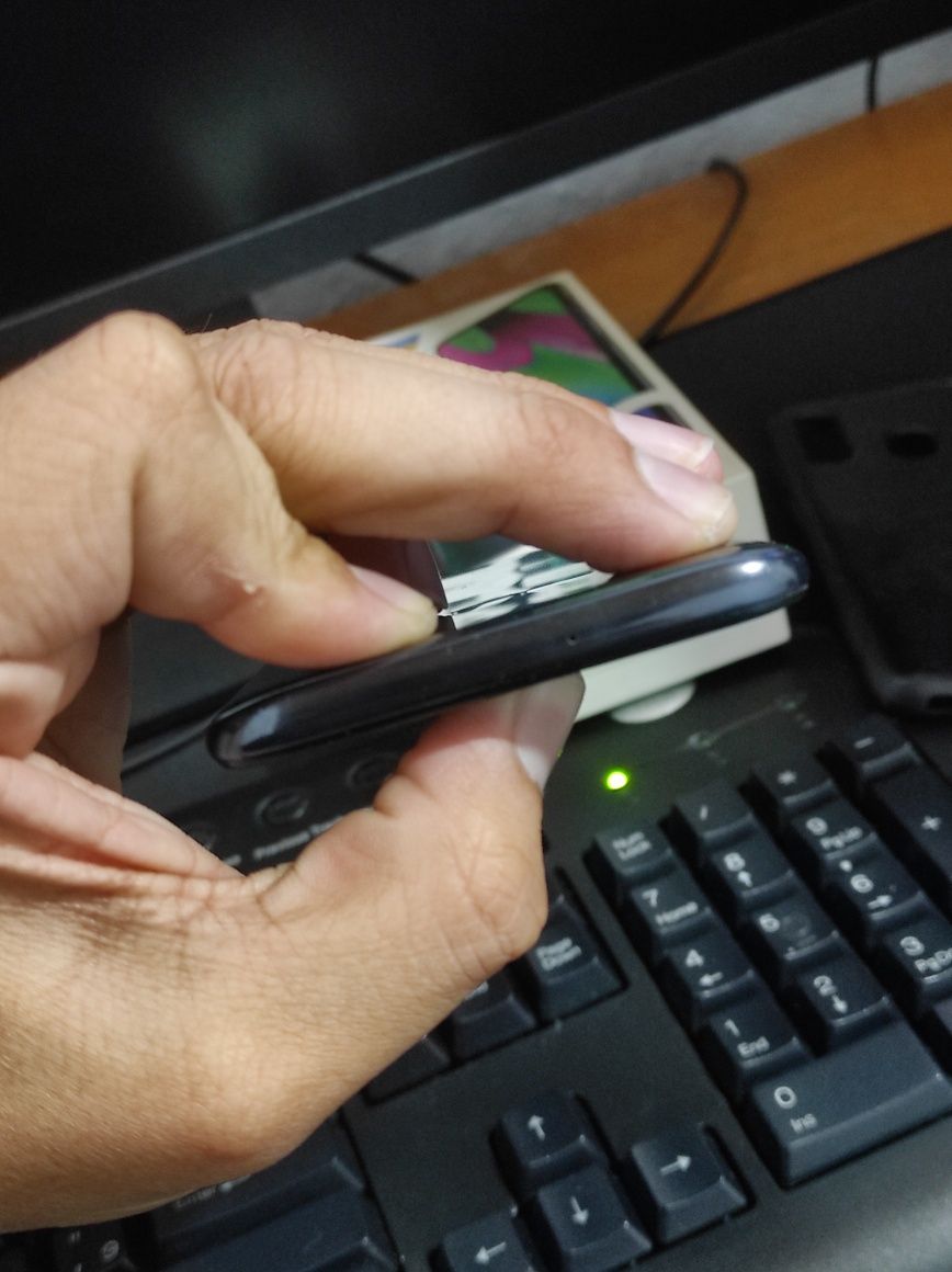 Samsung A40 64 gb sotiladi
