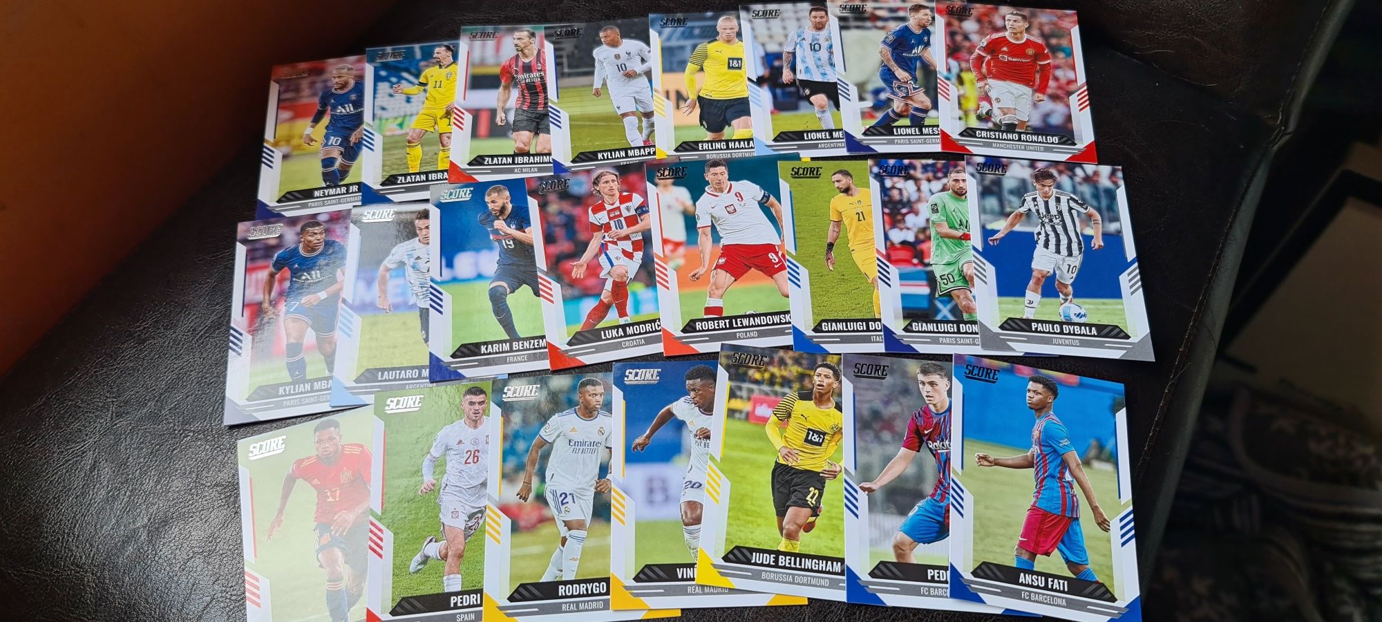 Set complet carduri Panini score Fifa 2022