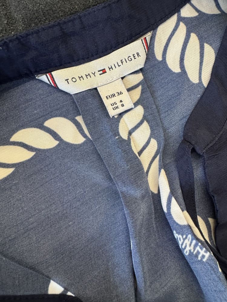 Tommy Hilfiger оригинални нови ризи, размер XS-S