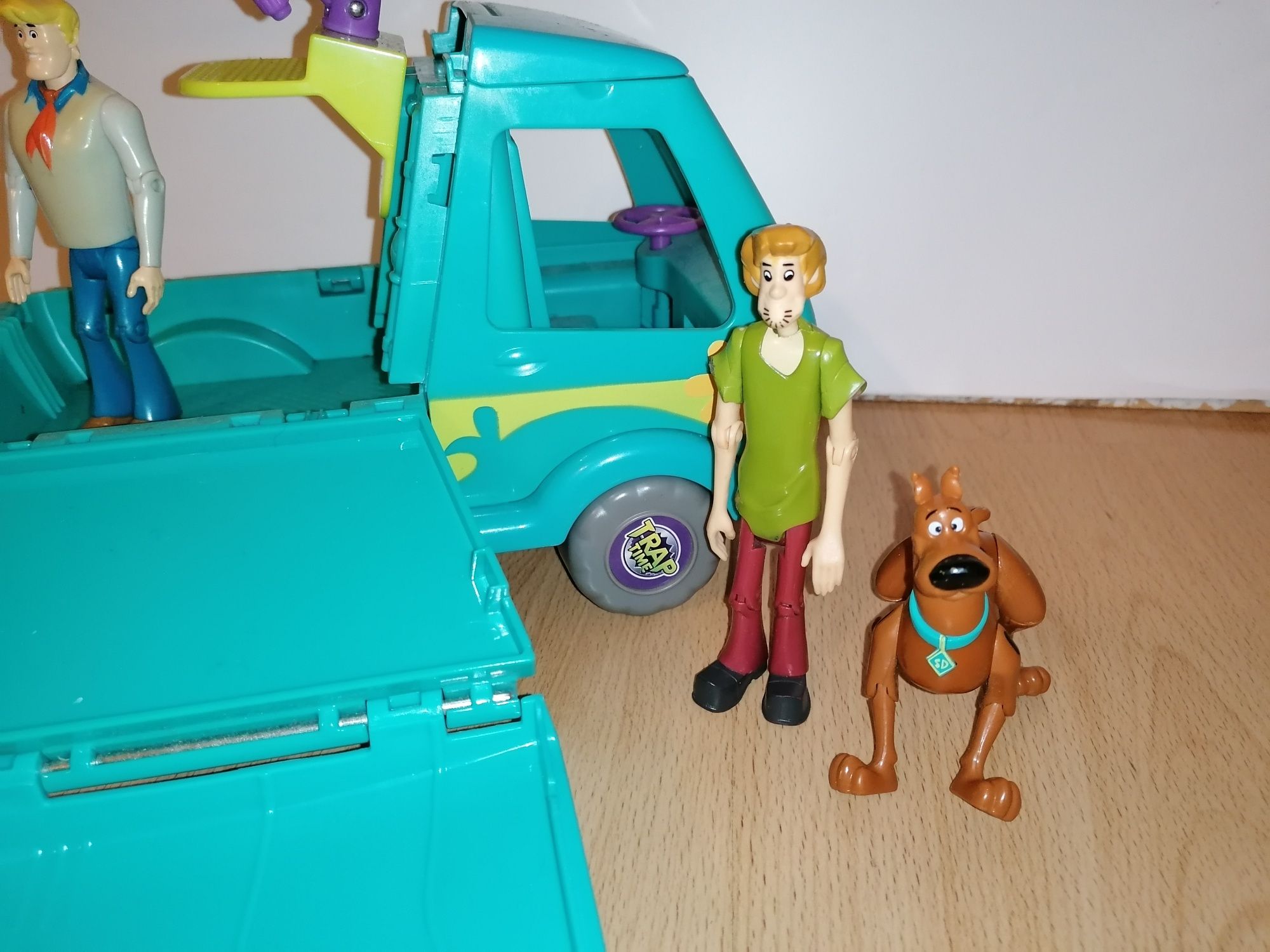 Scooby doo figurine și mașina/masinuta