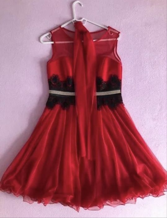 Rochie elegantă roșie