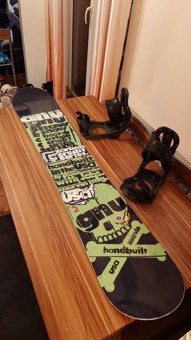 Placa Snowboard Gnu Carbon Credit 159 cu legaturi Burton Mission M/L