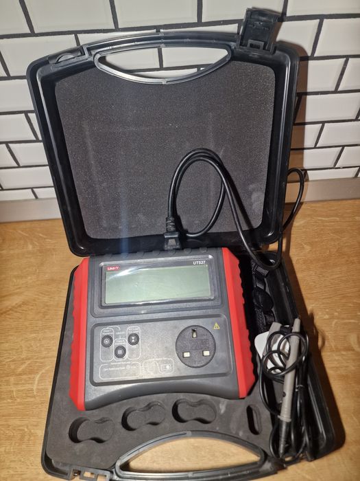 UNI-T UT527 Tester Rezistenta de Izolatie