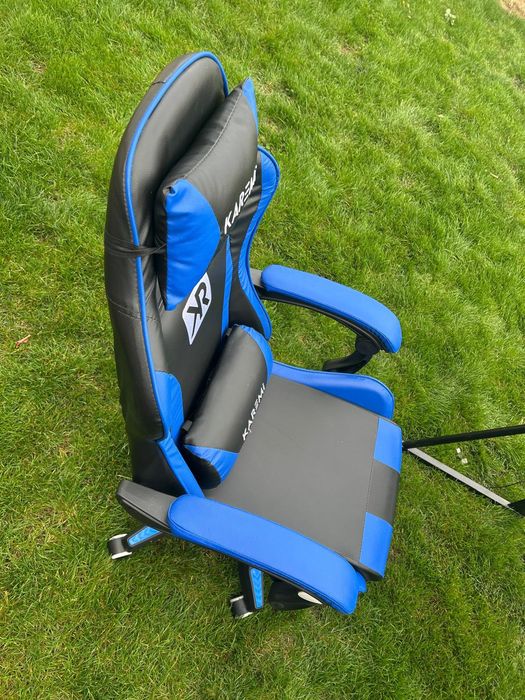 Scaun și masa de gamming