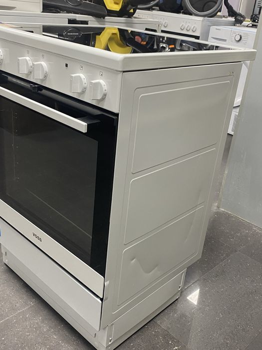 Свободностояща печка с керамични котлони VOSS