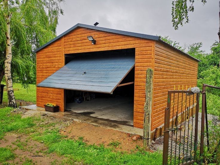 Vând garaje auto din structura metalica invelite cu blocuri sandwich