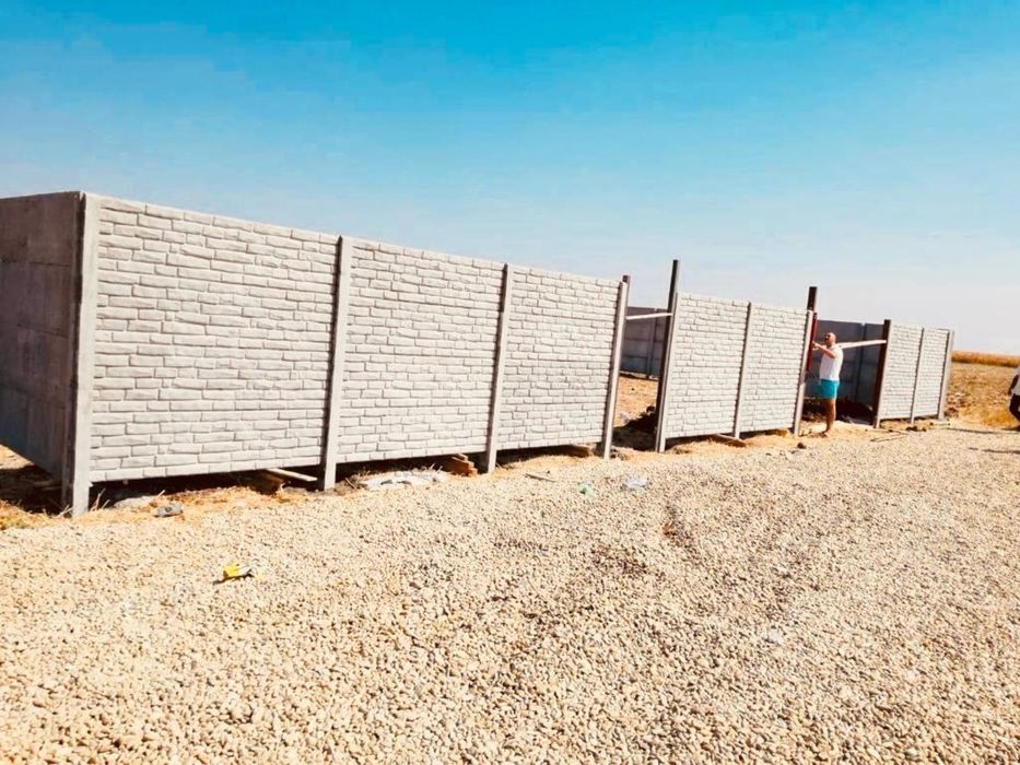 Gard din Stalpi si placi beton