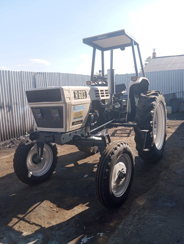 Vând tractor legumicol Lamburghini 603
