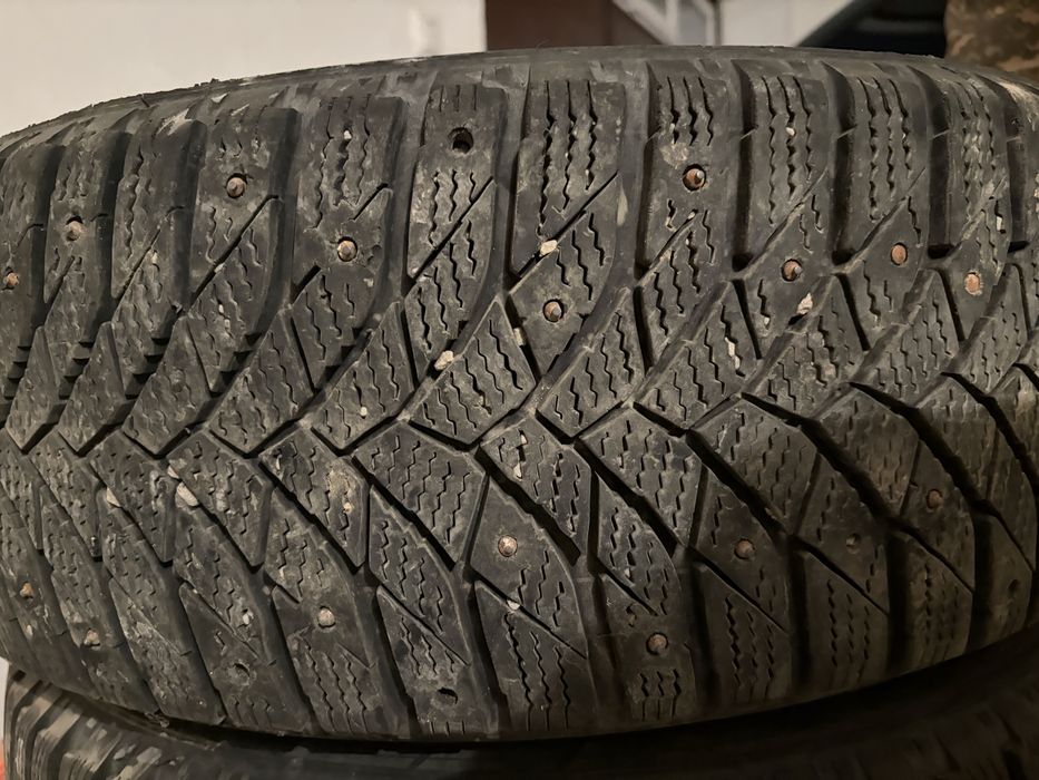 Продам шипованные шины