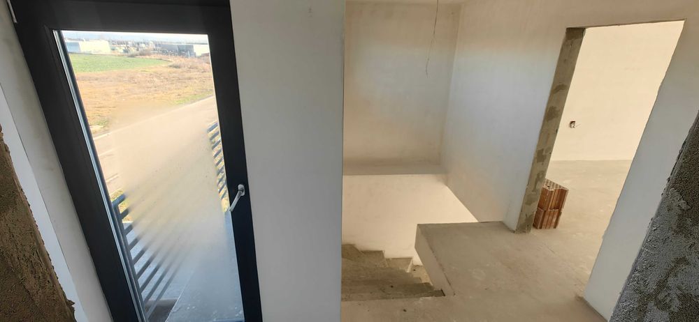 Vand casa tip duplex in Via Carmina