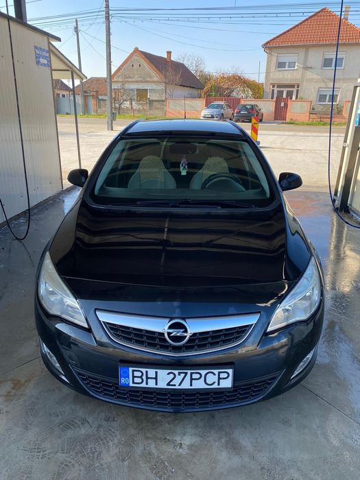 Vând Opel astra J