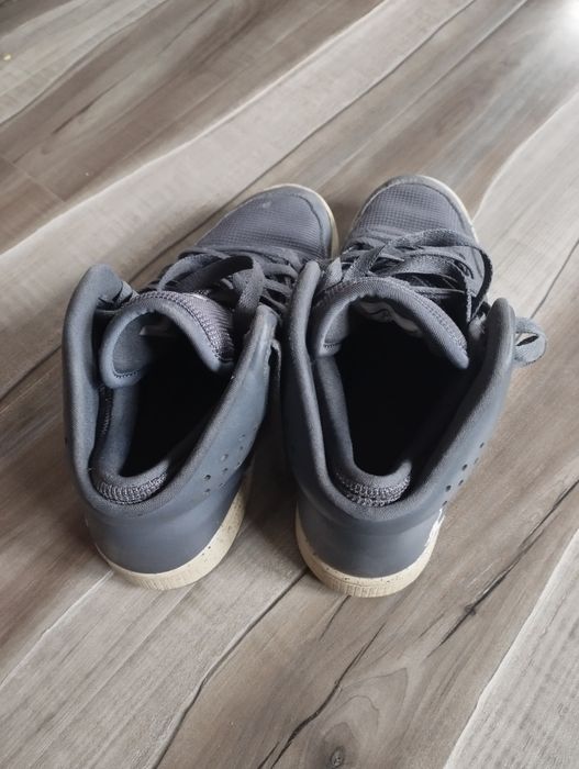 Vînd Jordan Nike originali.