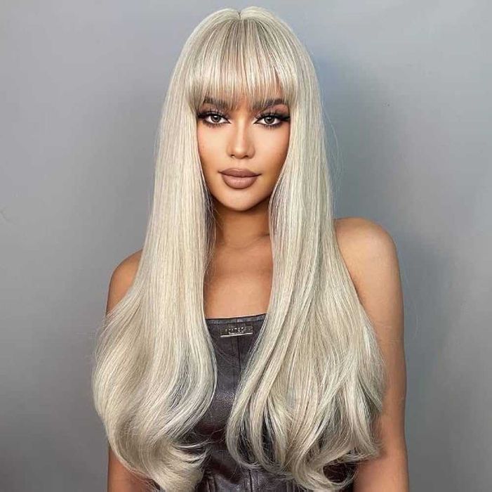 Перлено руса перука с бретон