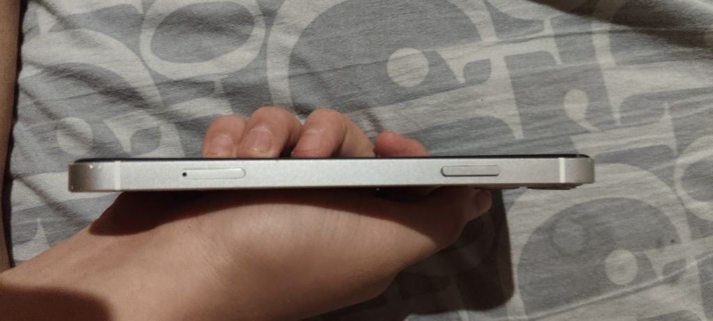 Iphone Xr 13 qilngan