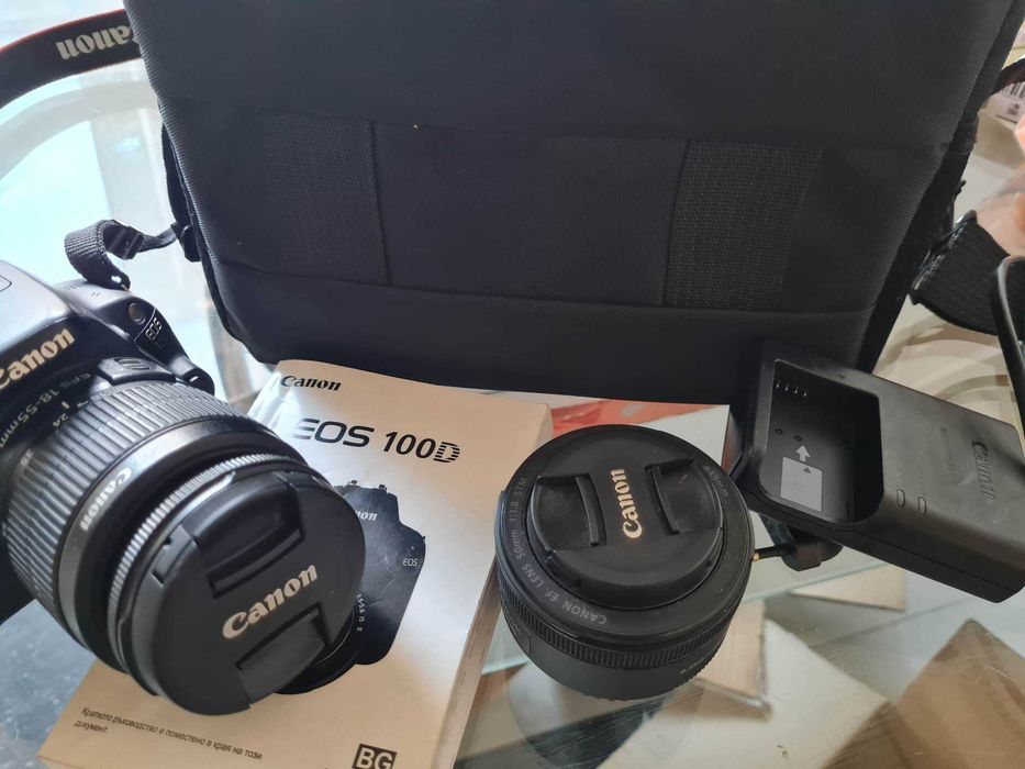 Фотоапарат Canon EOS100D с два обектива