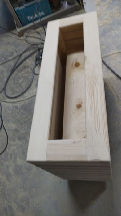 Jardiniere, (ghiveci flori)