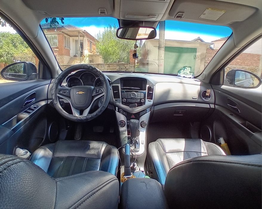 Chevrolet Cruze черен