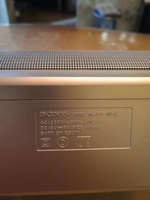 Sony model: icf 904L