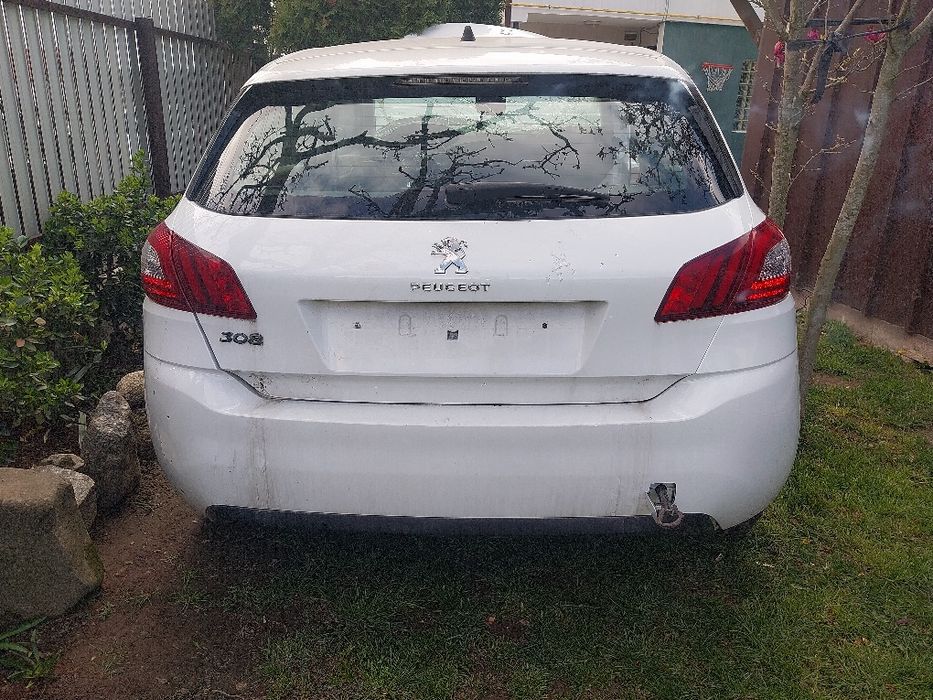 Dezmembrez Peugeout 308 an 2015