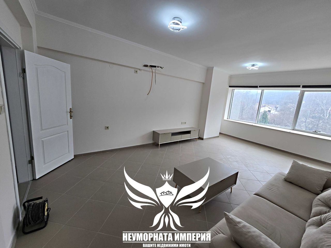 Дава се под наем Тристаен апартамент в Асеновград - 76 кв.м за 383 € - Снимка #1